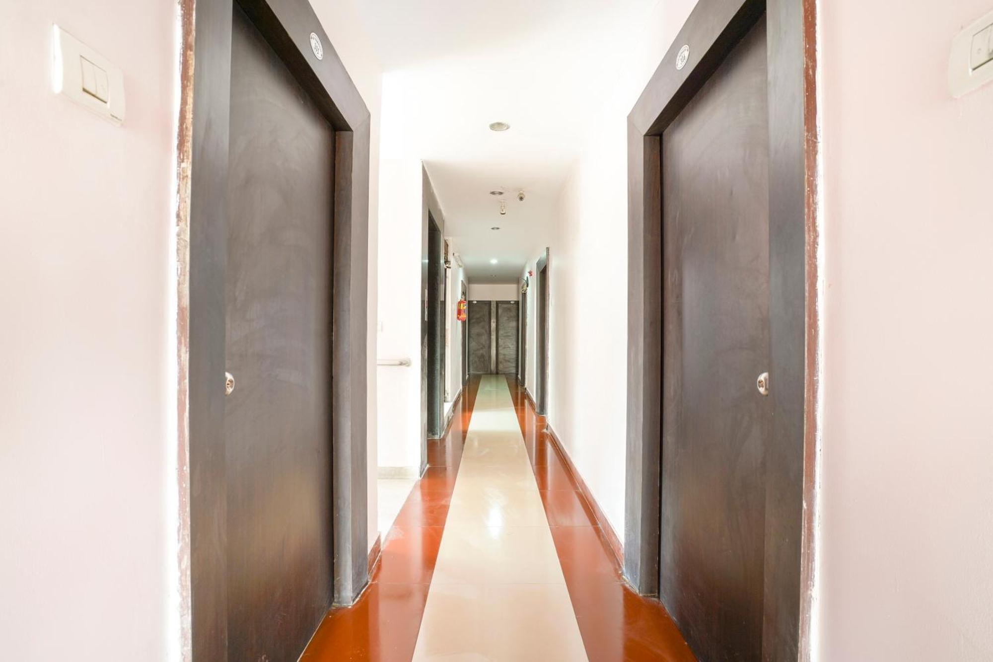 Spot On Sunshine Inn Hajdarabad Zewnętrze zdjęcie
