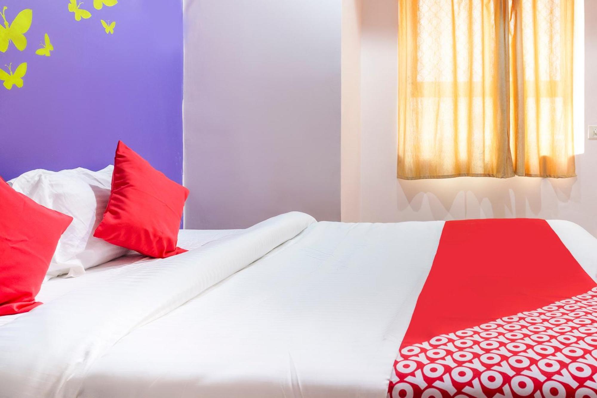 Spot On Sunshine Inn Hajdarabad Zewnętrze zdjęcie