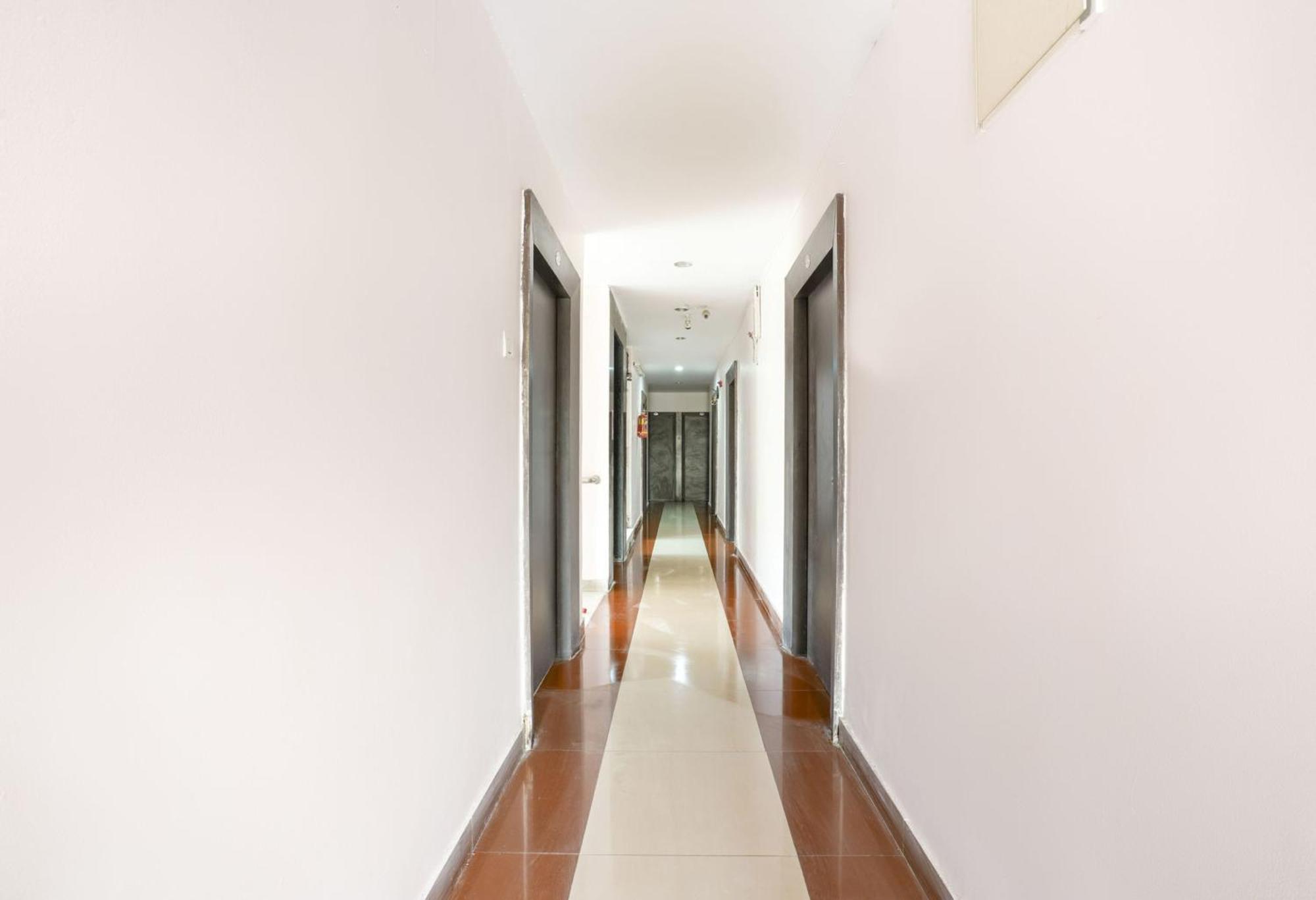 Spot On Sunshine Inn Hajdarabad Zewnętrze zdjęcie