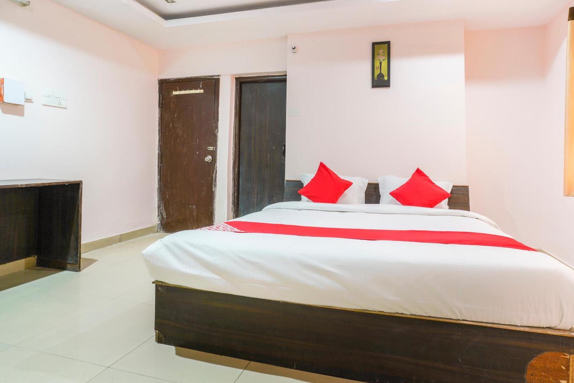 Spot On Sunshine Inn Hajdarabad Zewnętrze zdjęcie